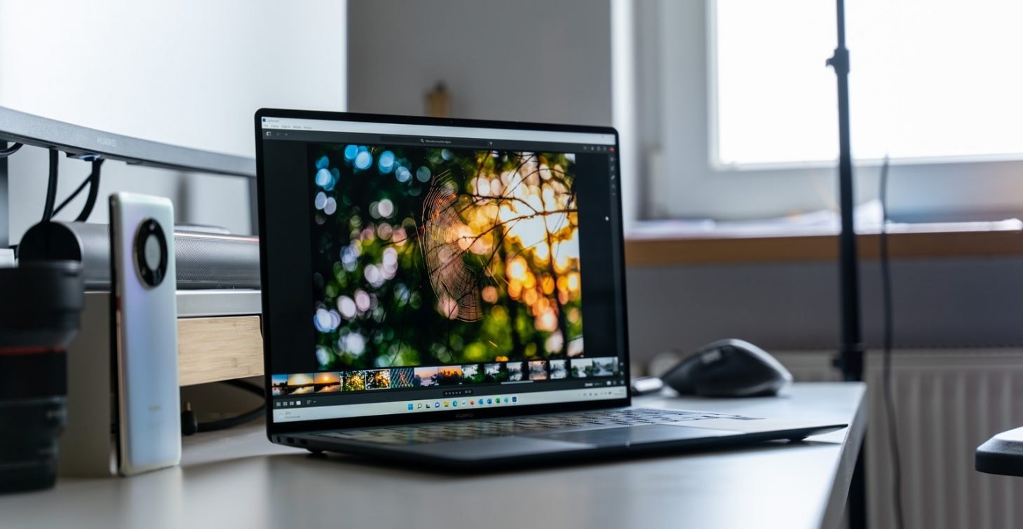 Nauczyciele też dostają komputery. Co trzeba wiedzieć o bonie na laptopa?