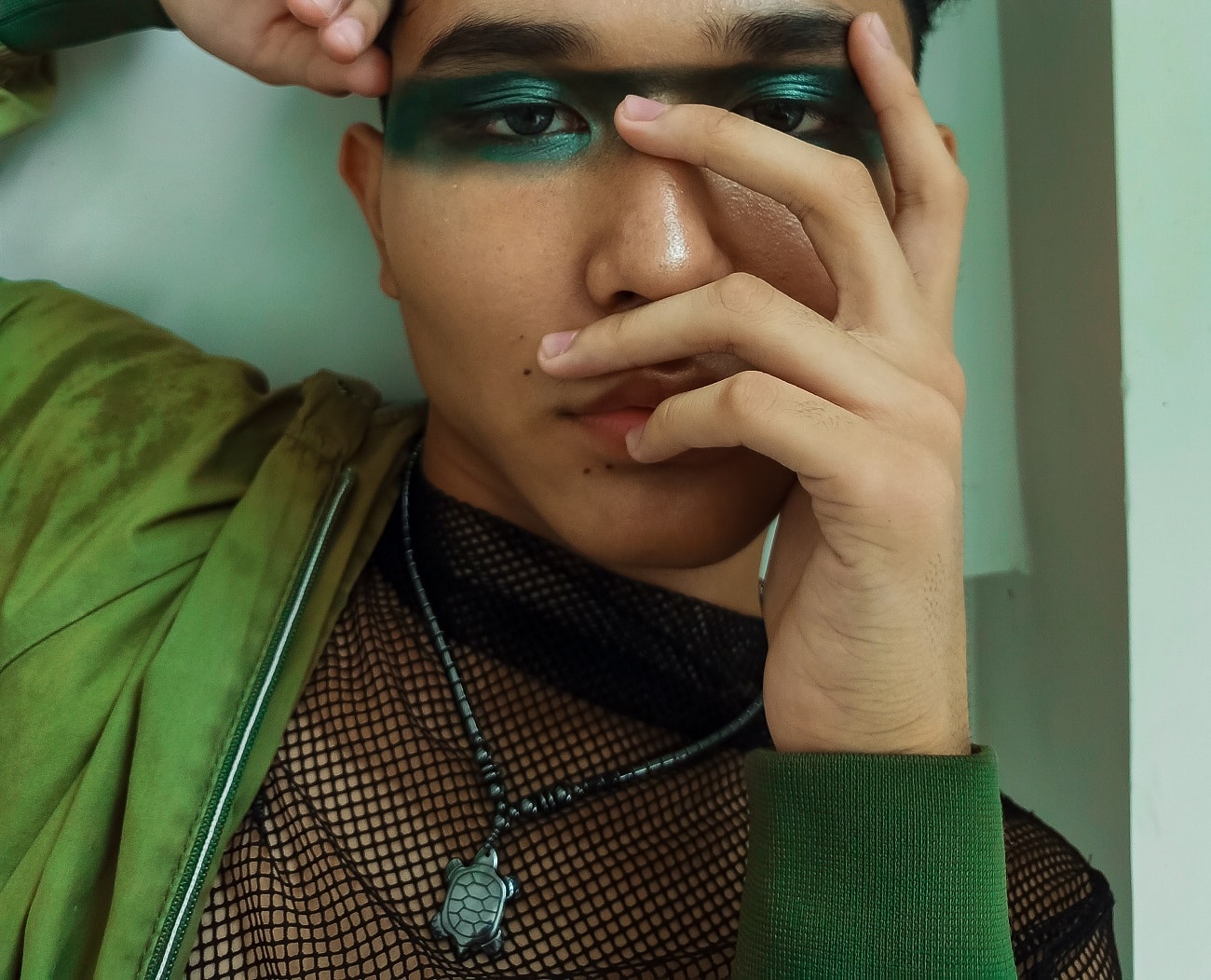 Makijaż dla mężczyzn to dobra opcja. Ankietowani potwierdzają