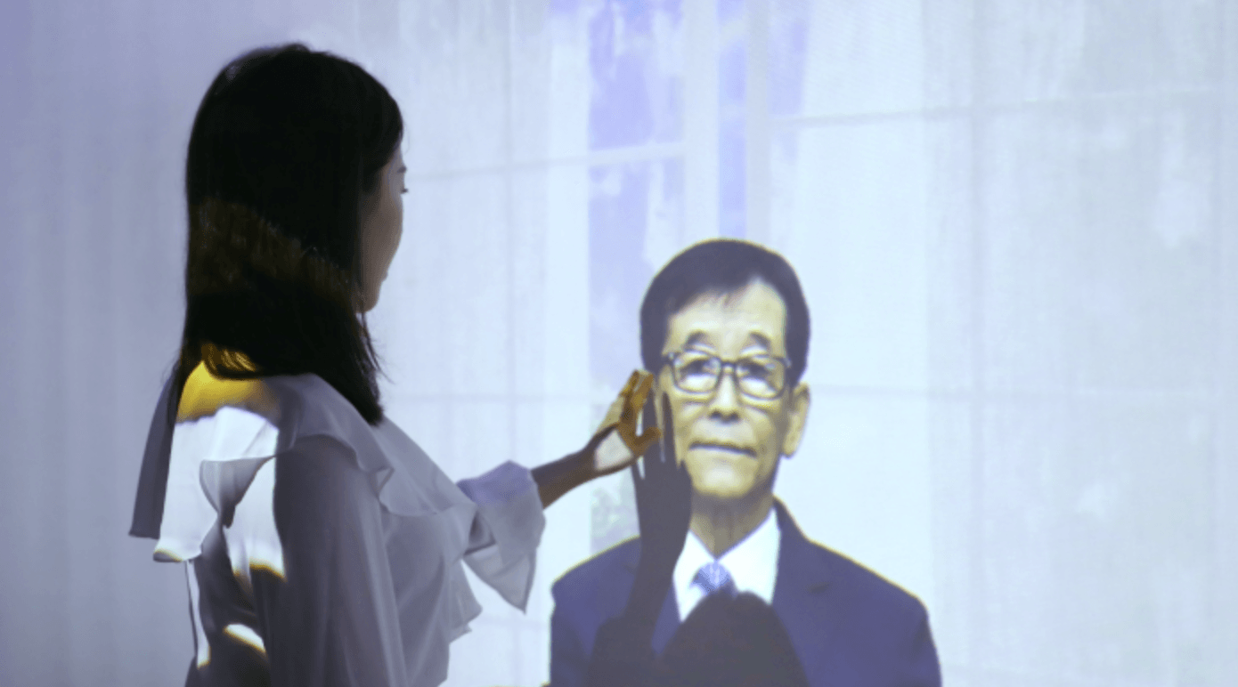 Usługa Re;memory pozwala “rozmawiać” ze zmarłymi /Fot. Re;memory
