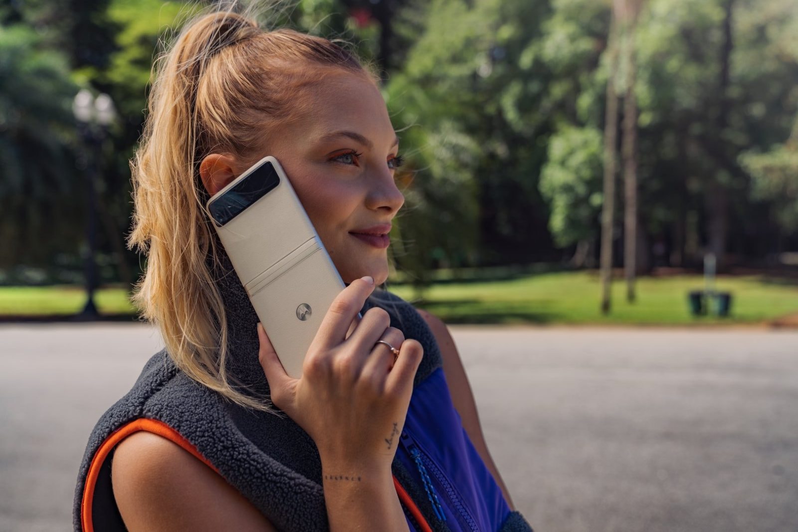 Tani składak Motoroli teraz w jeszcze niższej cenie. Ruszyła letnia promocja na Razr 40