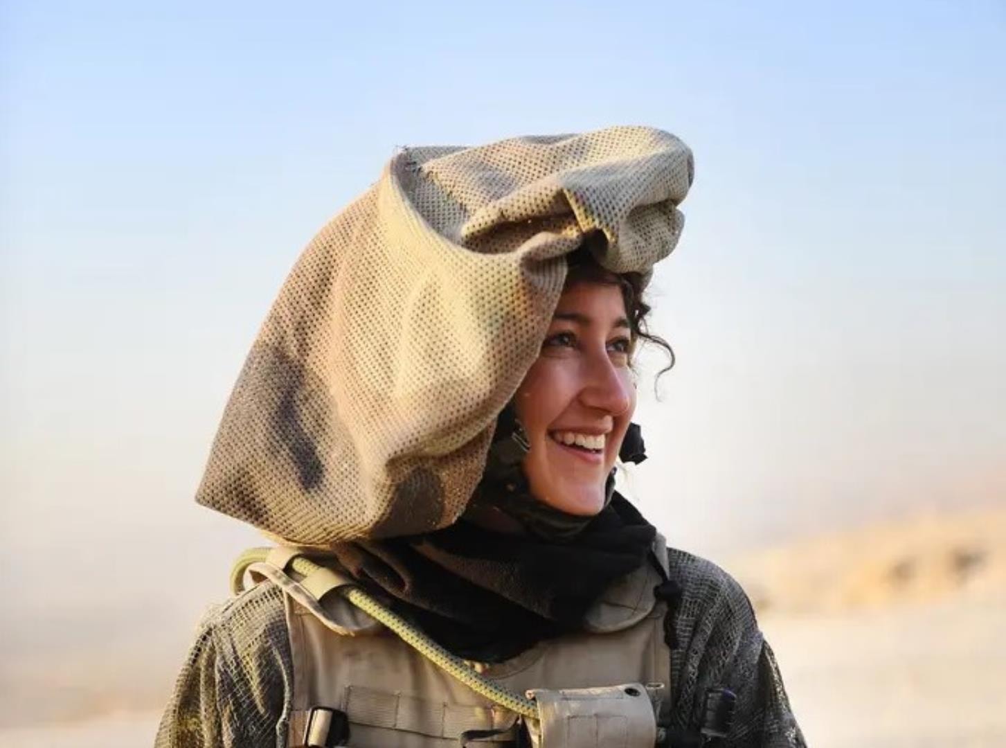 To wcale nie wojskowi kucharze. Za tymi fascynującymi hełmami kryje się znacznie więcej