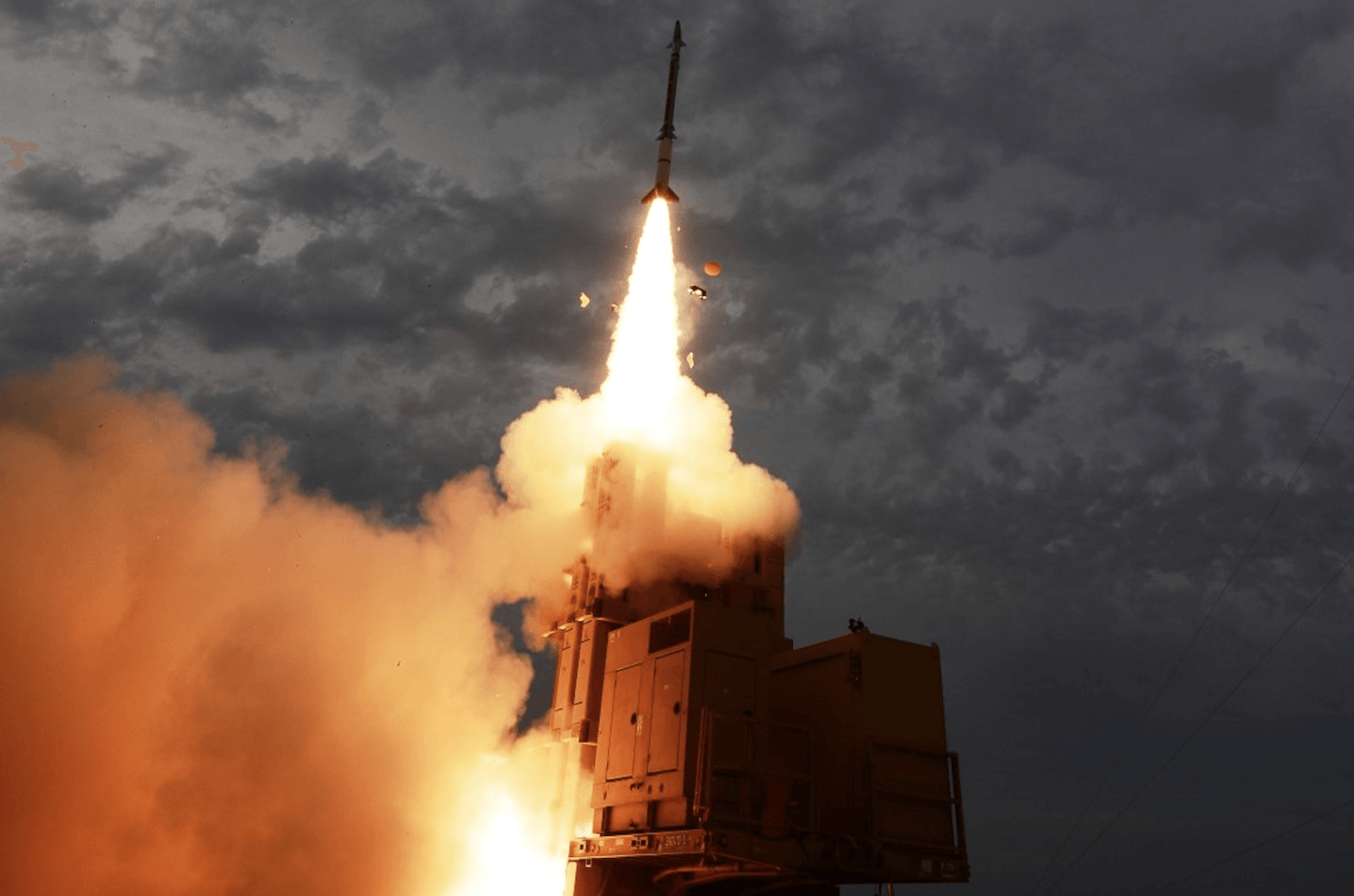 Izrael głównie skupia się na obronie (tu system Procy Dawida), ale status nuklearny państwa jest niejasny /Fot. Israel Ministry of Defense
