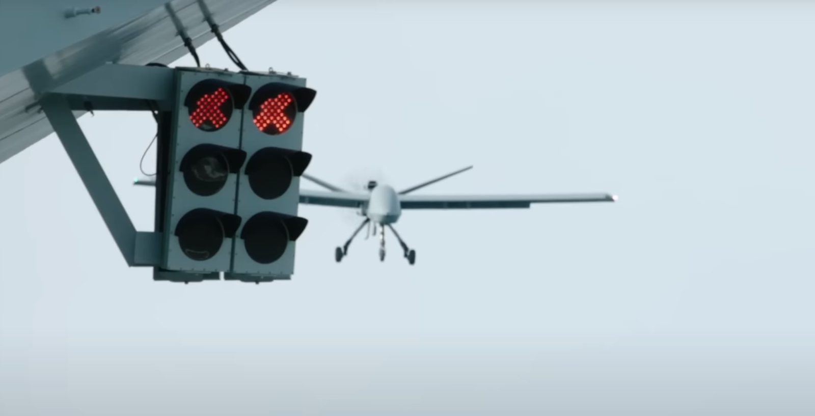 W potęgę tego wojskowego drona trudno uwierzyć. Wreszcie możemy obejrzeć go z bliska