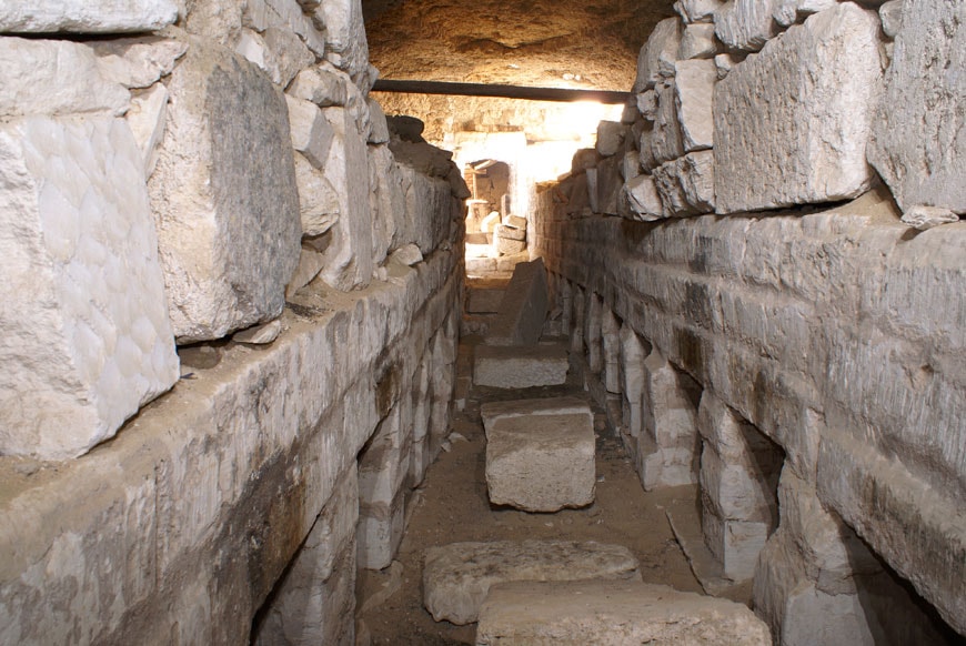 Zdjęcie poglądowe z przykładowego stanowiska badawczego w Al Bahnasa / źródło: Bombaladan, Wikimedia Commons, CC BY-SA 3.0
