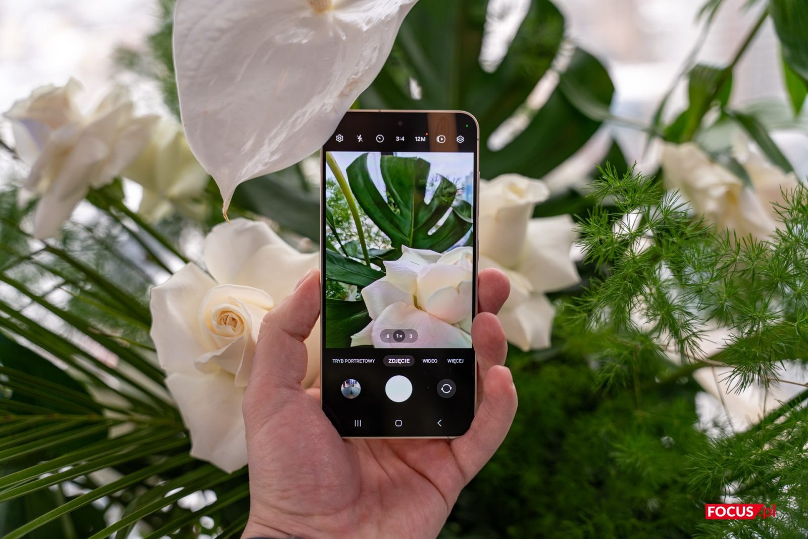 Najlepszy mały smartfon. Jaki wybrać, żeby mieścił się w dłoni?