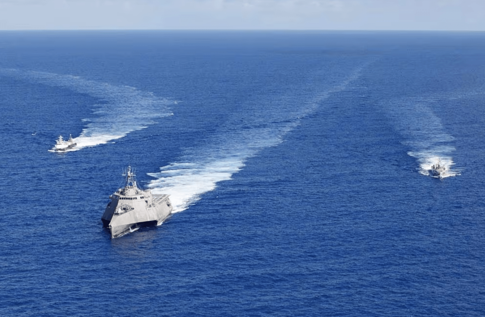 Okręt Gabrielle Giffords dowodzi formacją z USV Ranger i Mariner /Fot. US Navy
