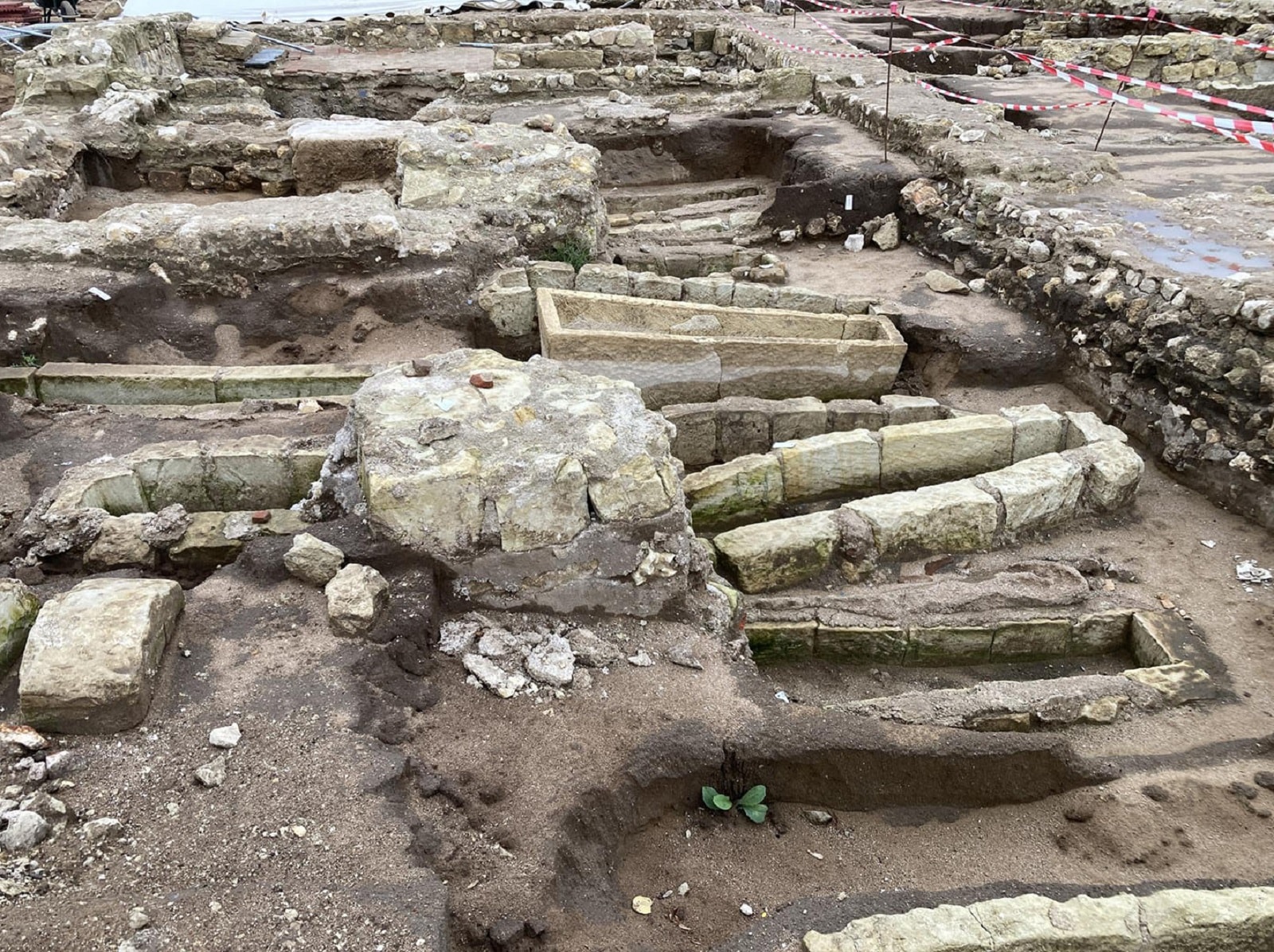 Znaleźli ponad tysiąc średniowiecznych pochówków. Zaskakującą rolę odegrała w tym rewolucja francuska