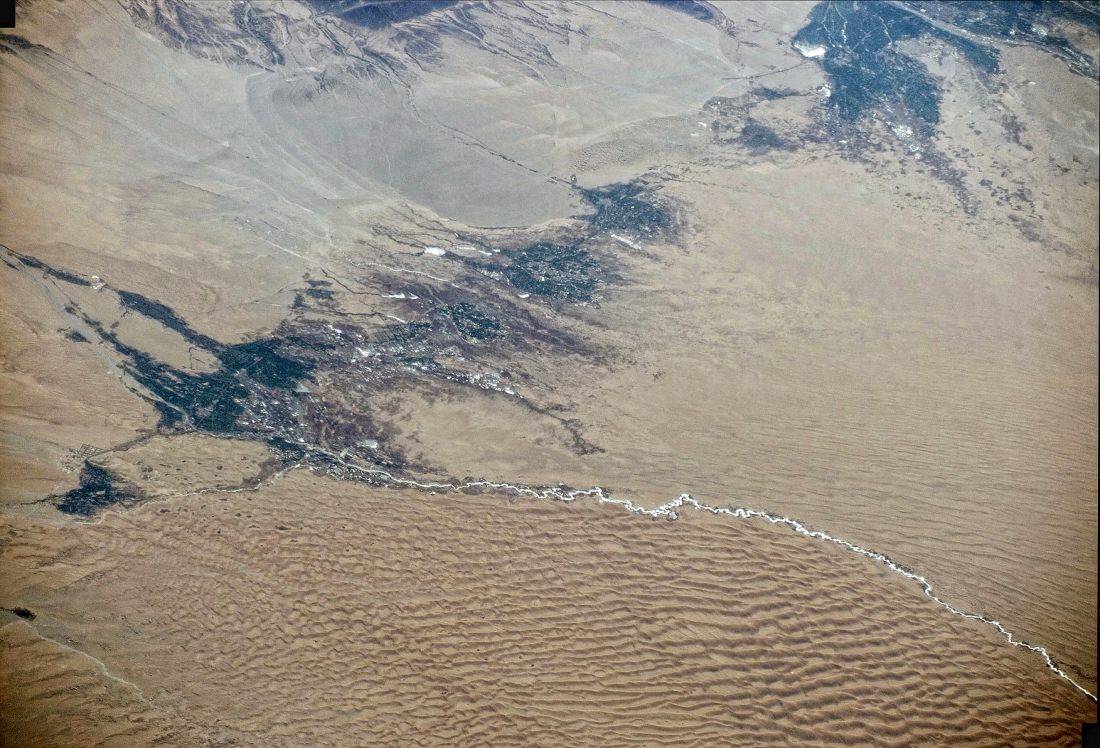 Mumie pochowane w łodziach na środku pustyni.  Naukowcy wskazali na zaskakujące pochodzenie szczątków