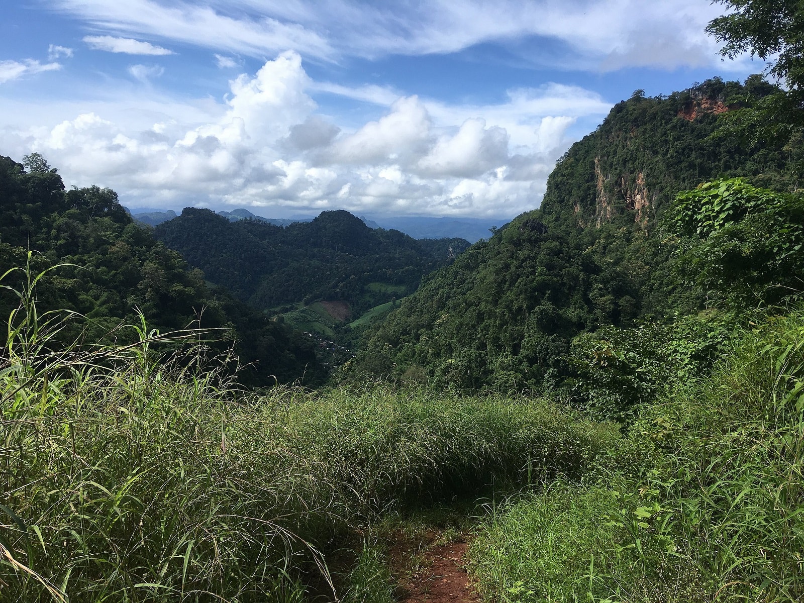 Zagadkowe trumny znajdowane w azjatyckich jaskiniach. Archeolodzy próbują wyjaśnić zaskakujący fenomen
