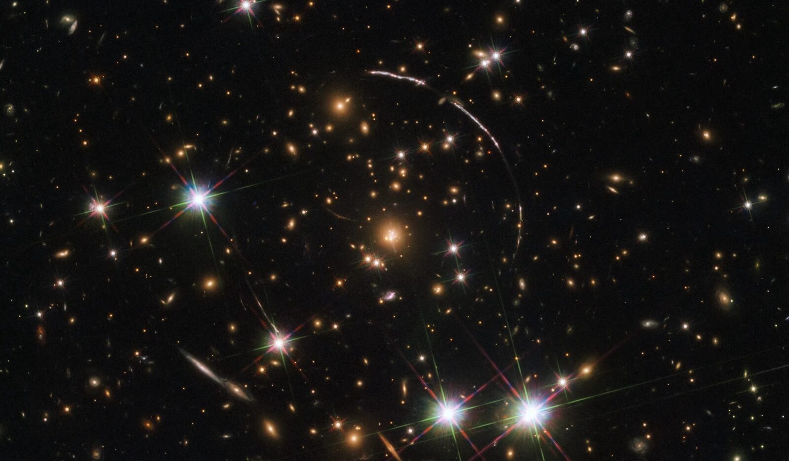 Bingo! James Webb przebił barierę. Właśnie dostrzegł pierwsze światło we wszechświecie