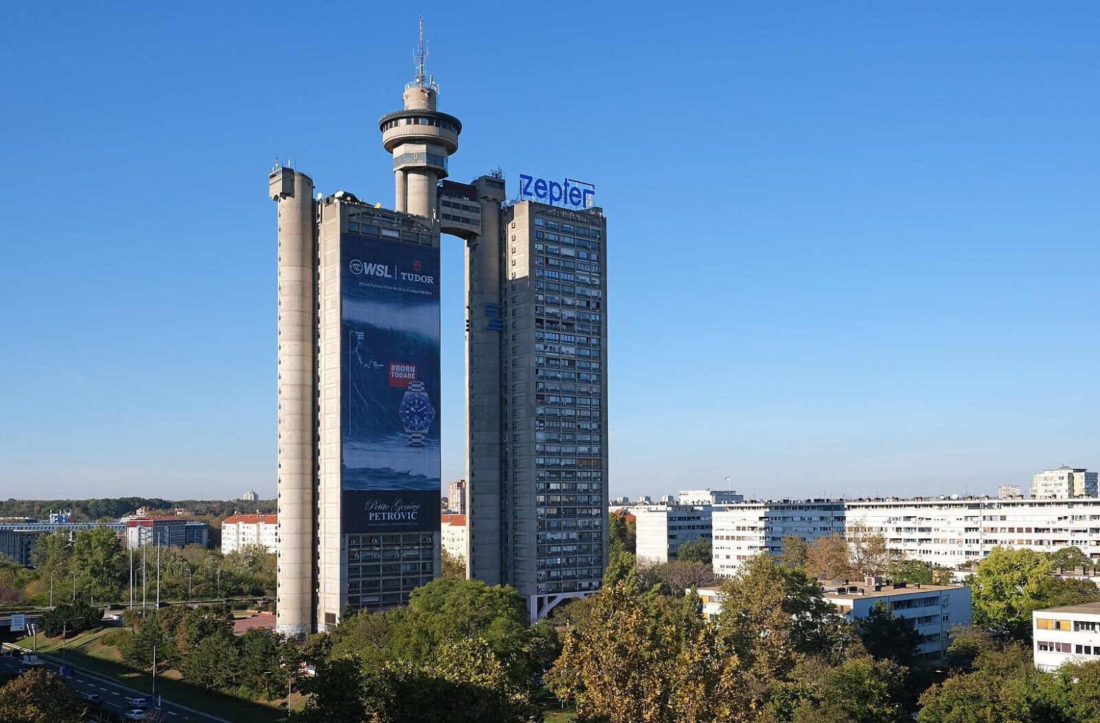 Zachodnią Bramę Belgradu można uznać za jeden z najdziwniejszych przykładów architektury / źródło: kallerna, Wikimedia Commons, CC BY-SA 4.0
