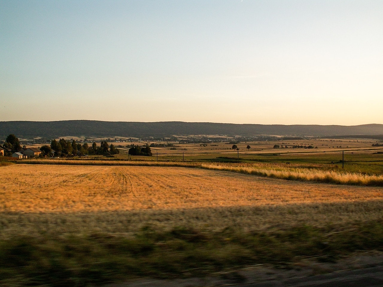 Pejzaż Gór Świętokrzyskich. Pod względem geologicznym ich najbardziej wschodnią część stanowią Góry Pieprzowe
