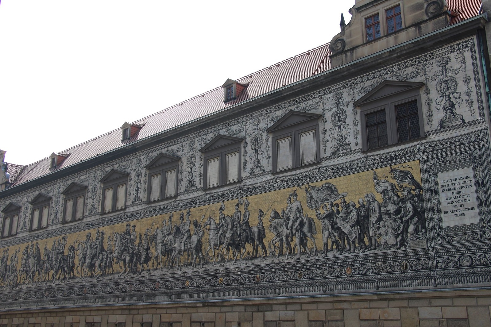 XVII-wieczny skarb znaleziony w folwarku słynnej dynastii. Co wchodzi w jego skład?