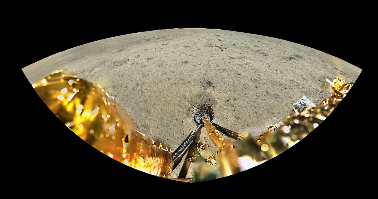 Na niewidocznej stronie Księżyca odkryto ujemne jony. Z orbity ich nie było widać