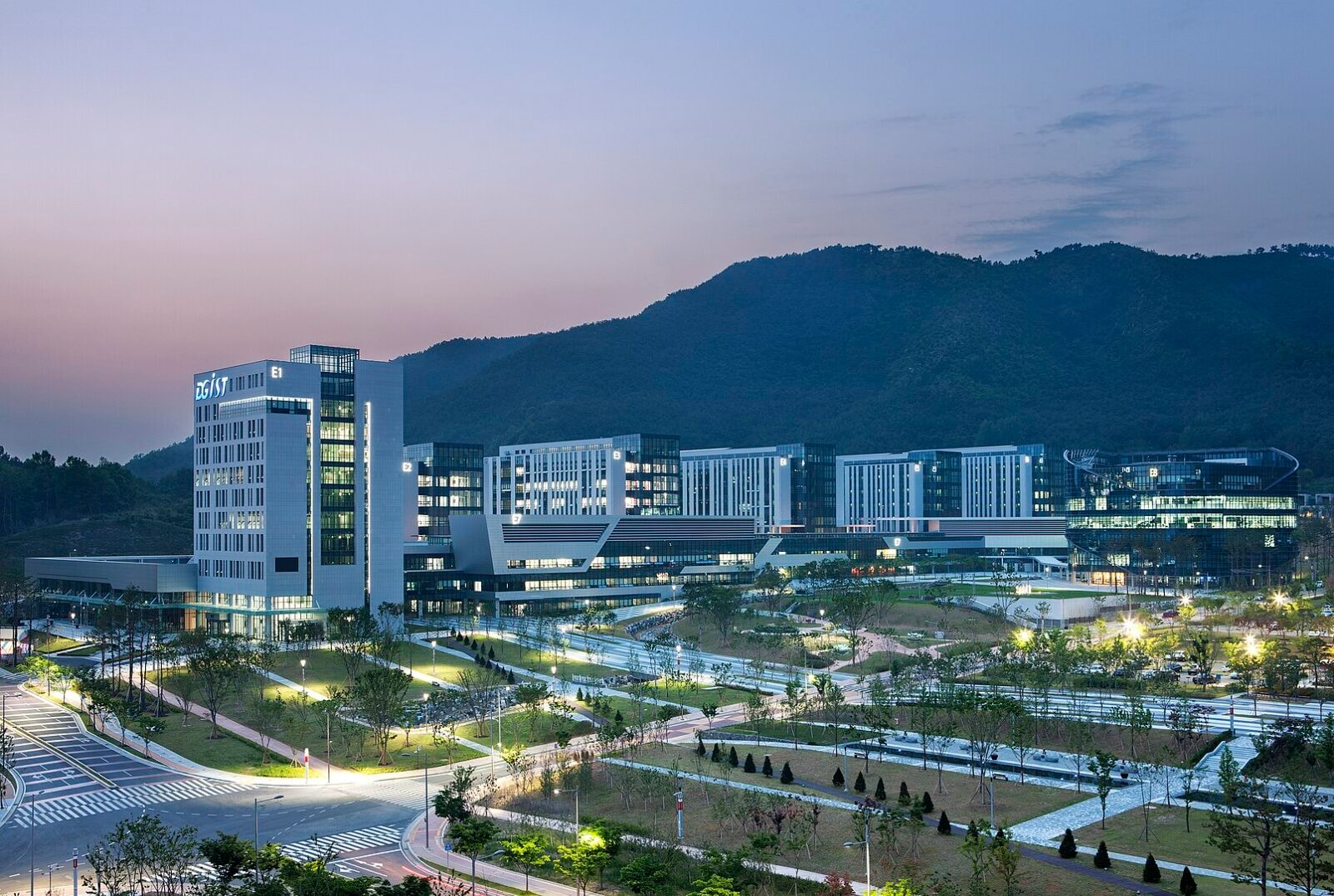 Kampus Instytutu Nauki i Technologii Daegu Gyeongbuk / źródło: Irtofdgist, Wikimedia Commons, CC BY-SA 4.0
