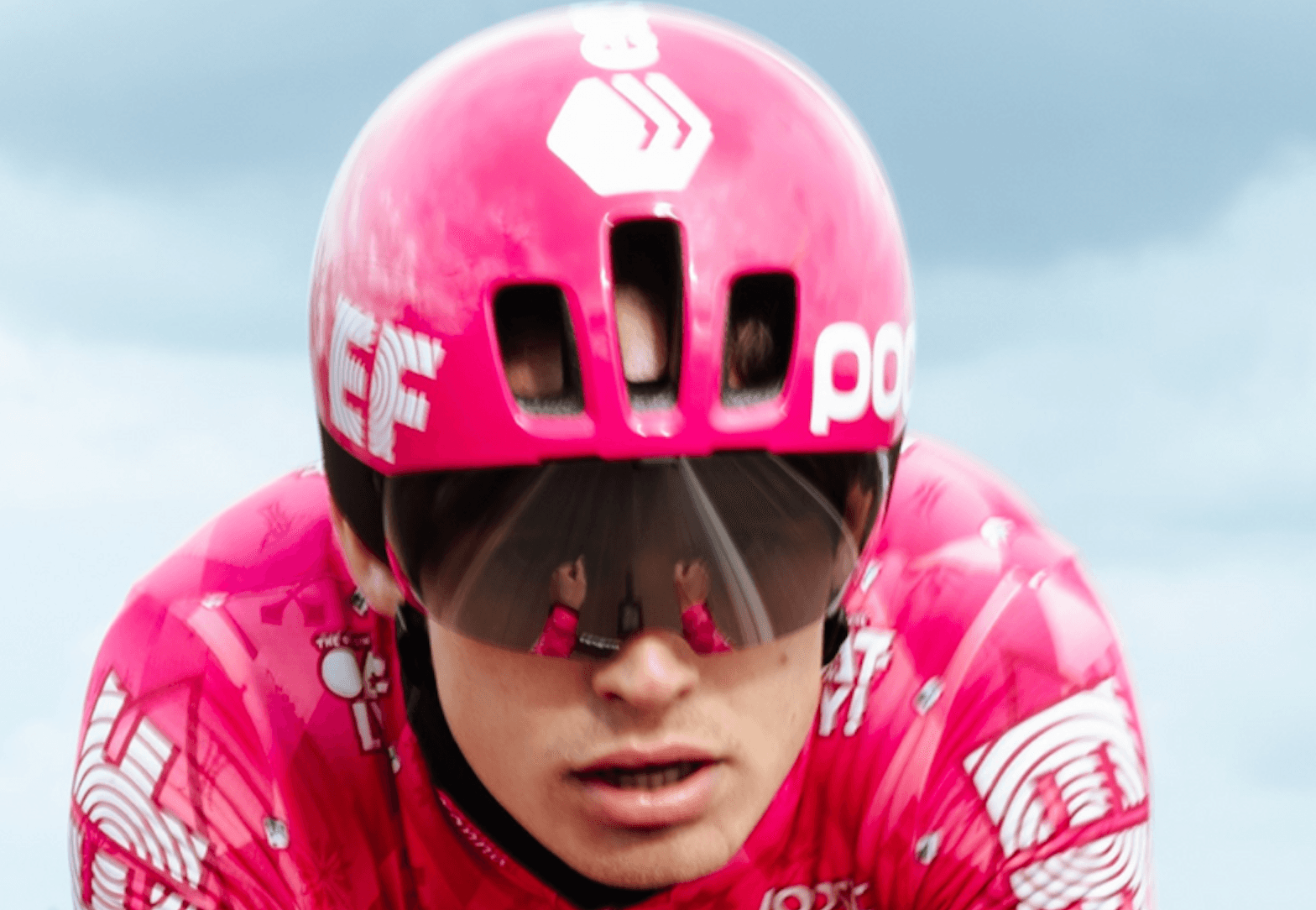 Ten kask wygląda świetnie, a przy tym jest zaawansowany technologicznie
