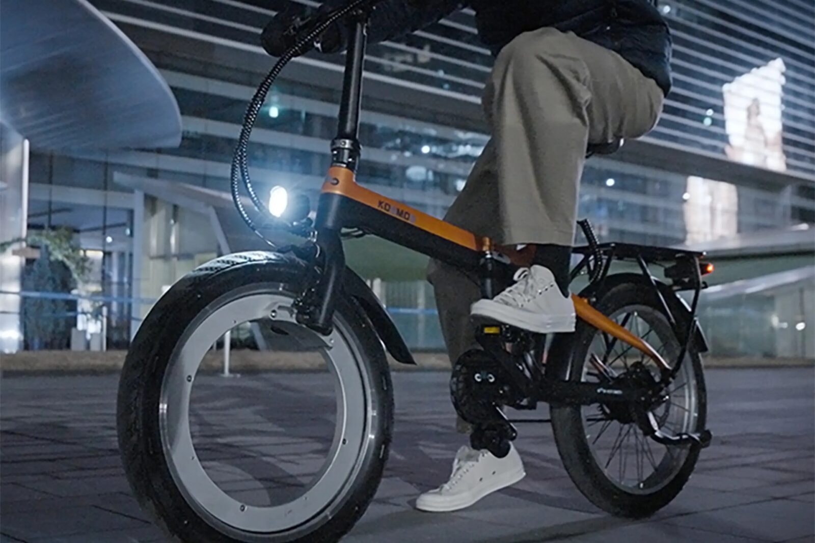 Ten rower elektryczny łamie wszelkie zasady projektowania. Eksperci są zaskoczeni