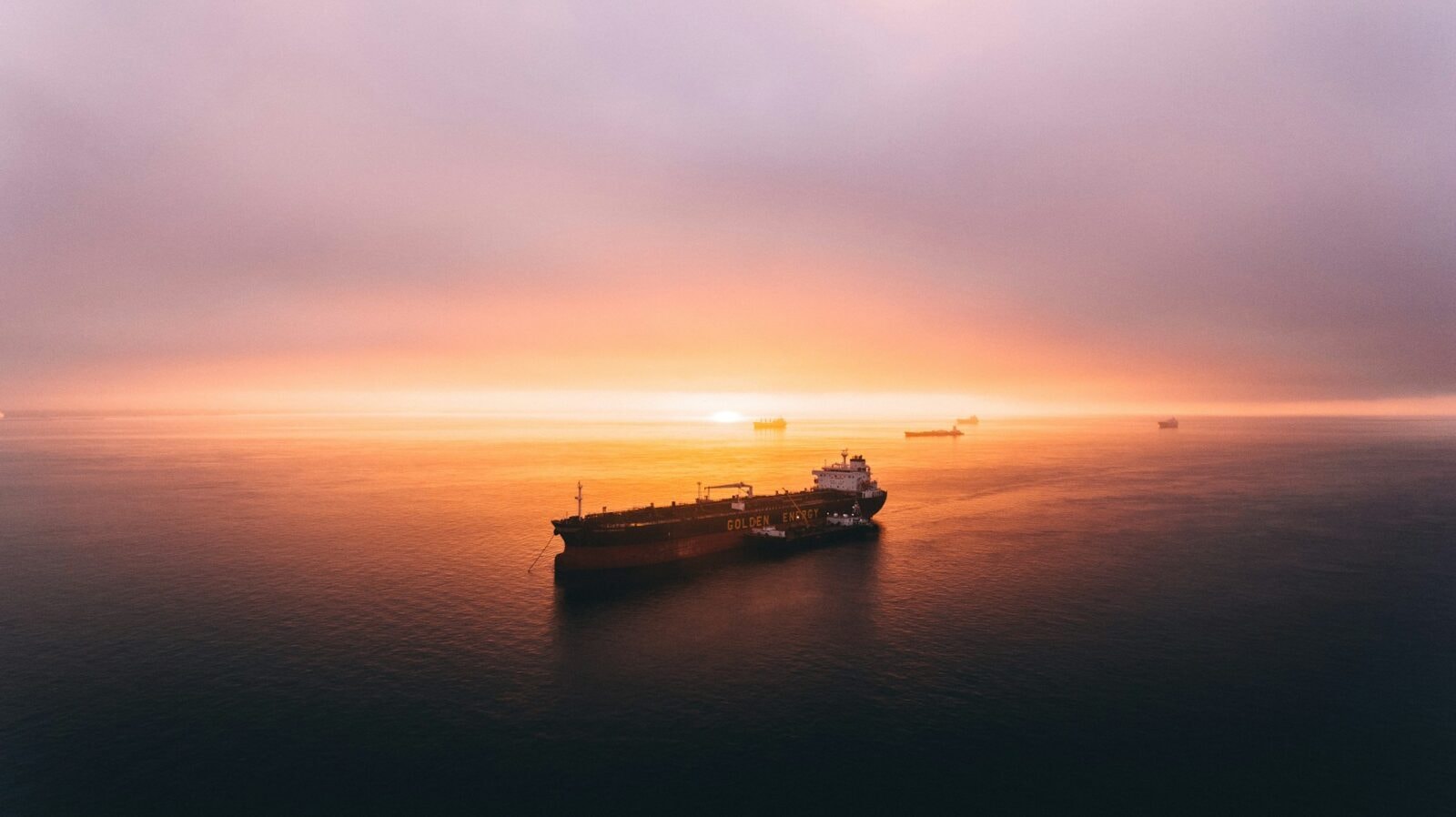 Tankowiec &#8211; zdjęcie poglądowe /Fot. Unsplash
