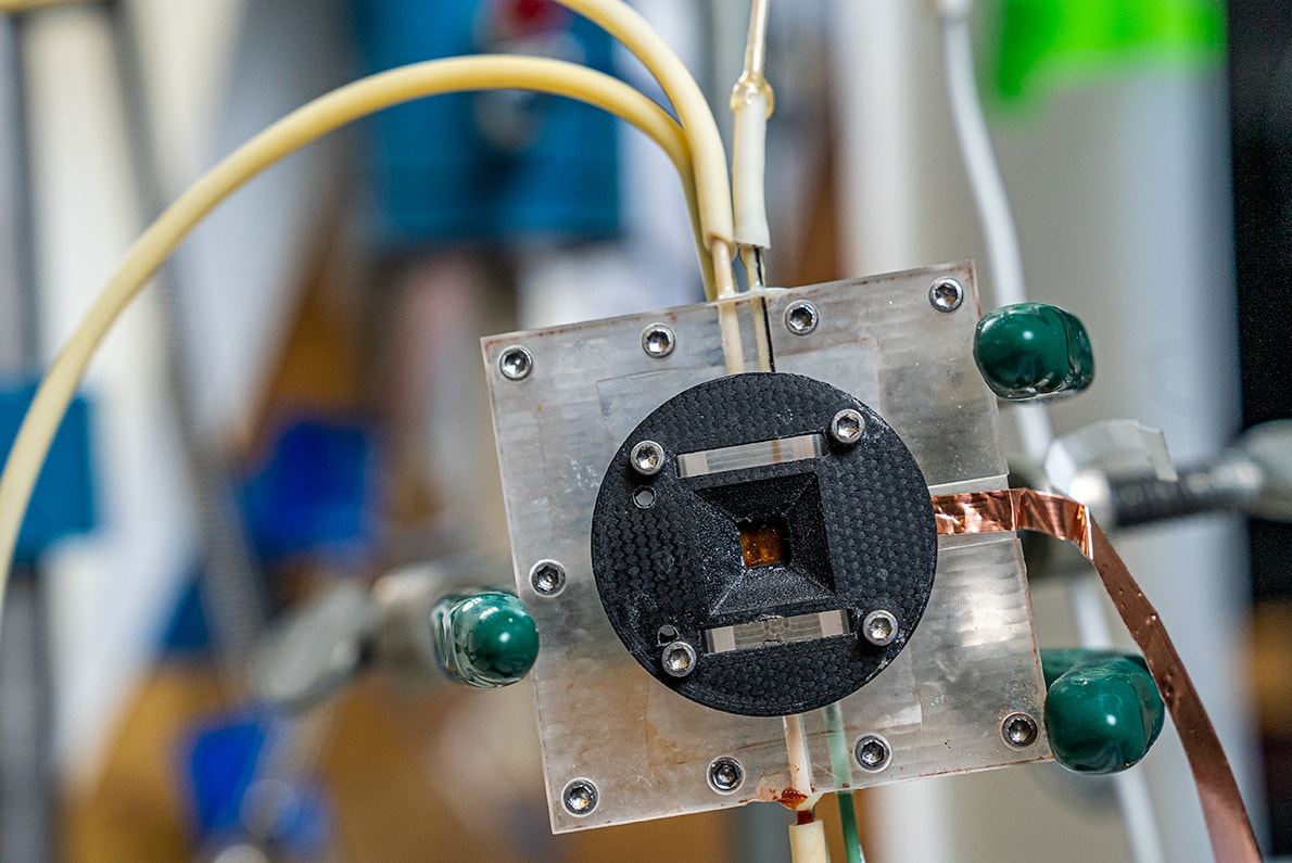 Urządzenie elektrochemiczne zaprojektowane specjalnie do obserwacji redukcji CO2 /Fot. Berkeley Lab
