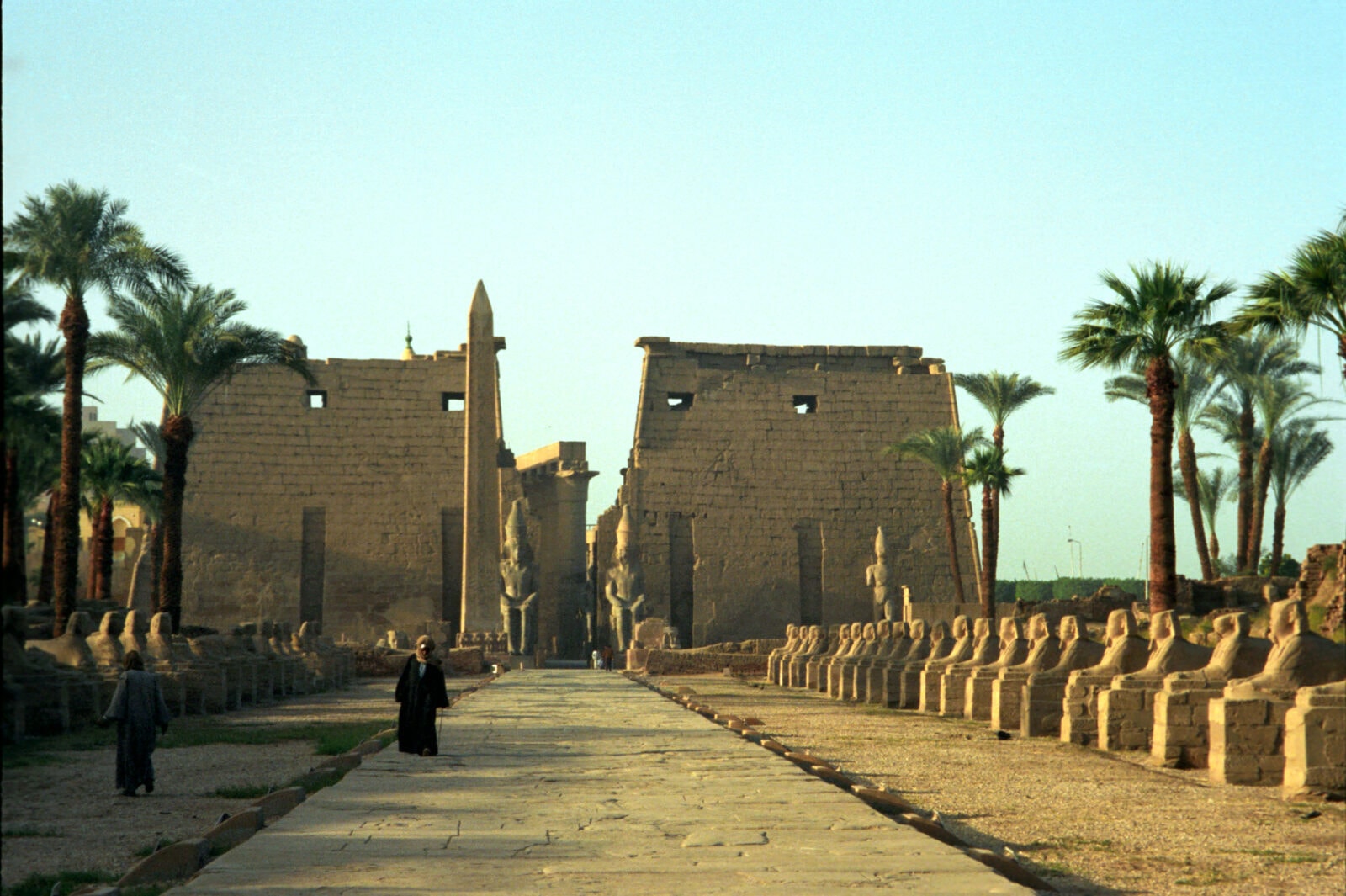 Przez 3500 lat te grobowce pozostawały w izolacji od świata. Archeolodzy właśnie do nich weszli