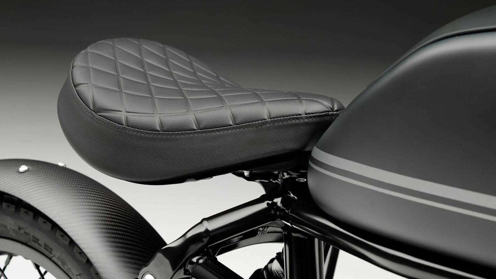 Idealne połączenie. Klasyczny, charaktery cafe racer z silnikiem z przyszłości