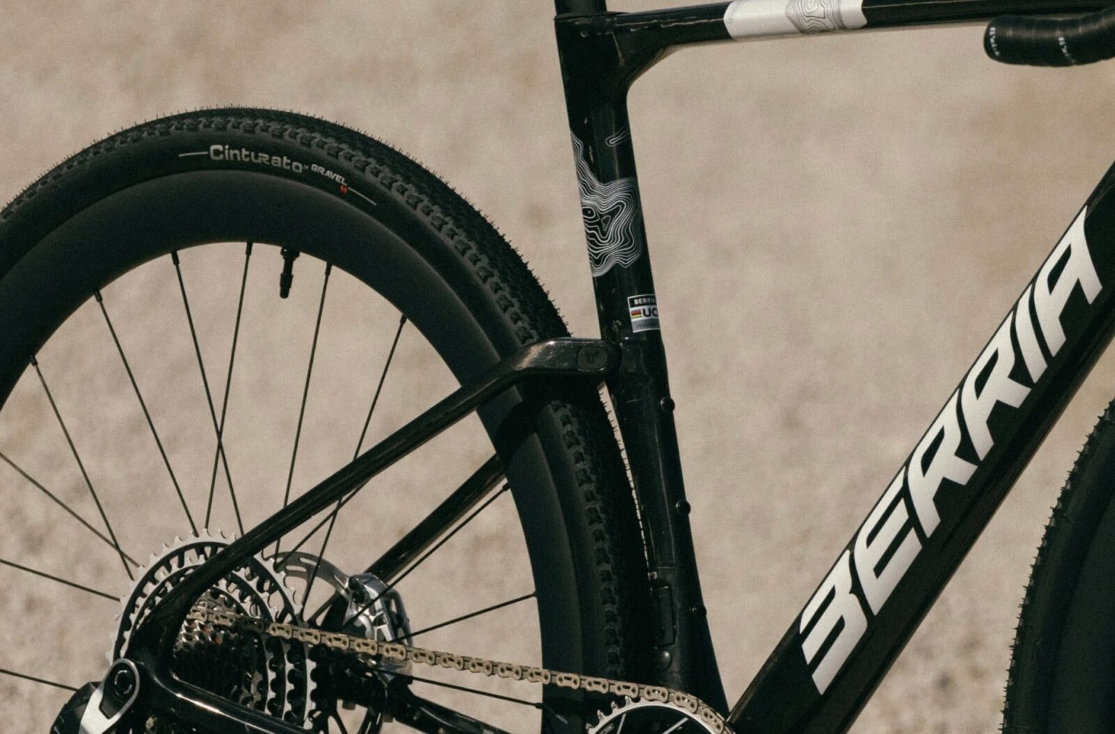 Nowy Berria Naii. Szutrowa rakieta z zawieszeniem Softex