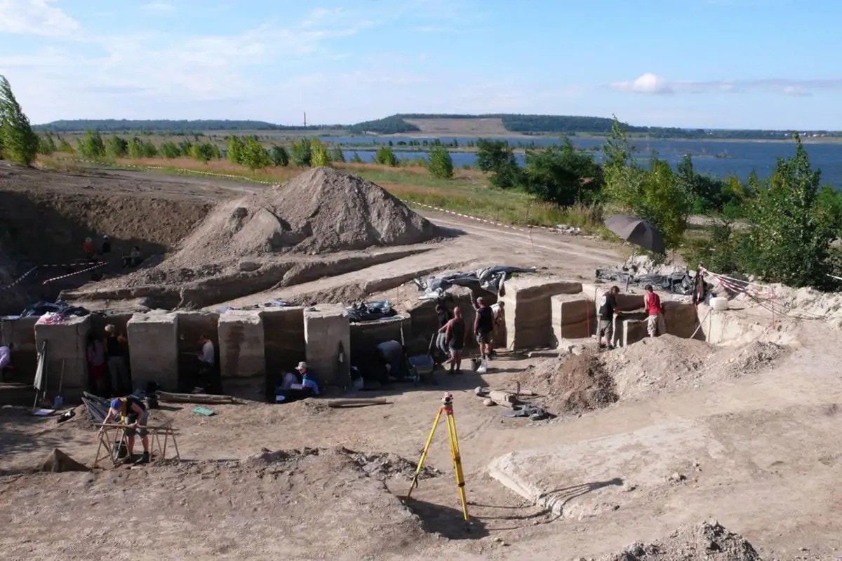 Neandertalczycy założyli fabrykę ponad 100 000 lat temu. I to u naszych sąsiadów!