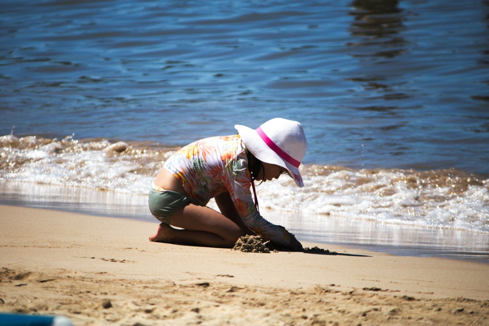 dziecko na plaży, wakacje