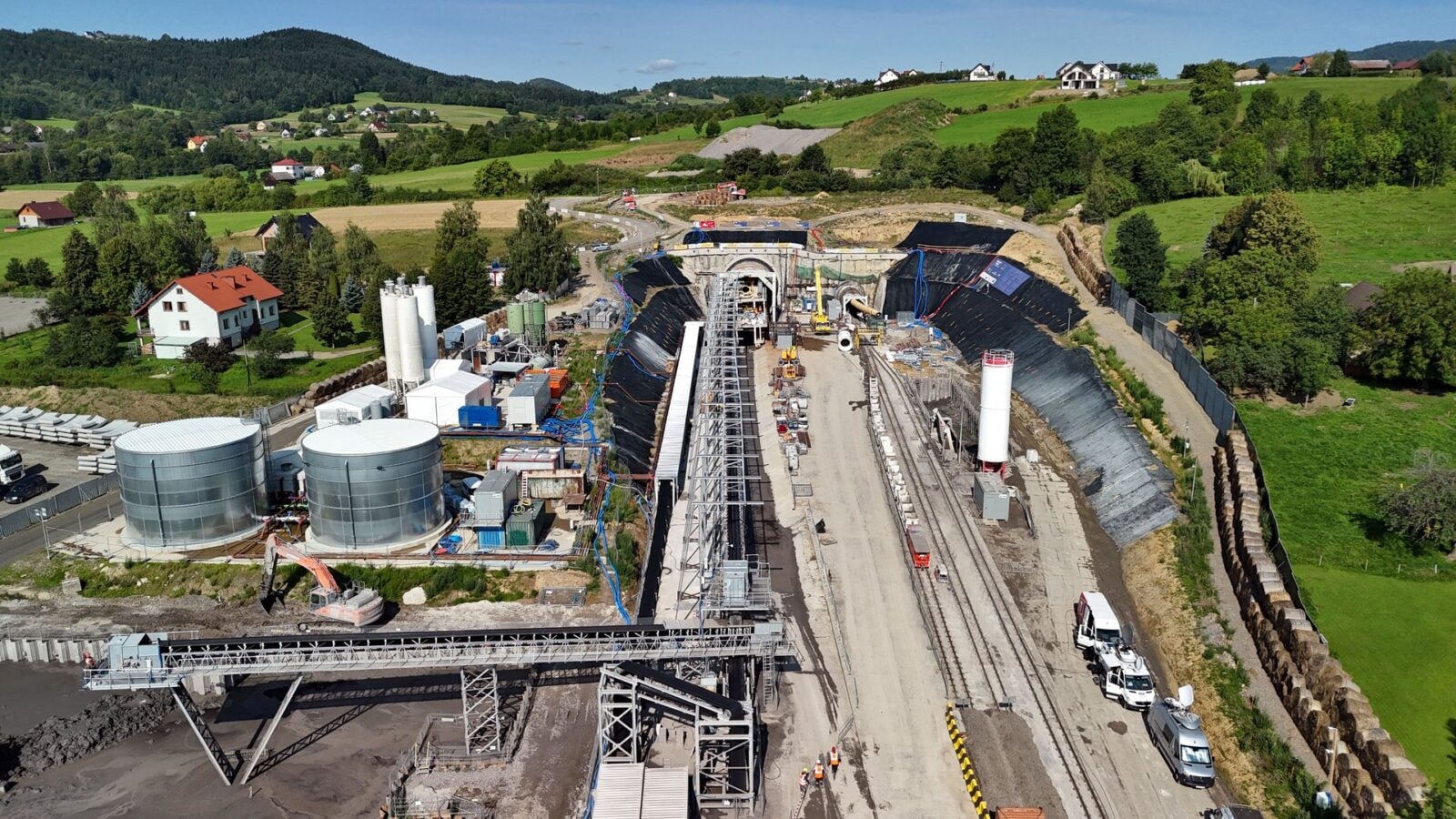 tu zaczyna się najdłuższy tunel kolejowy w Polsce