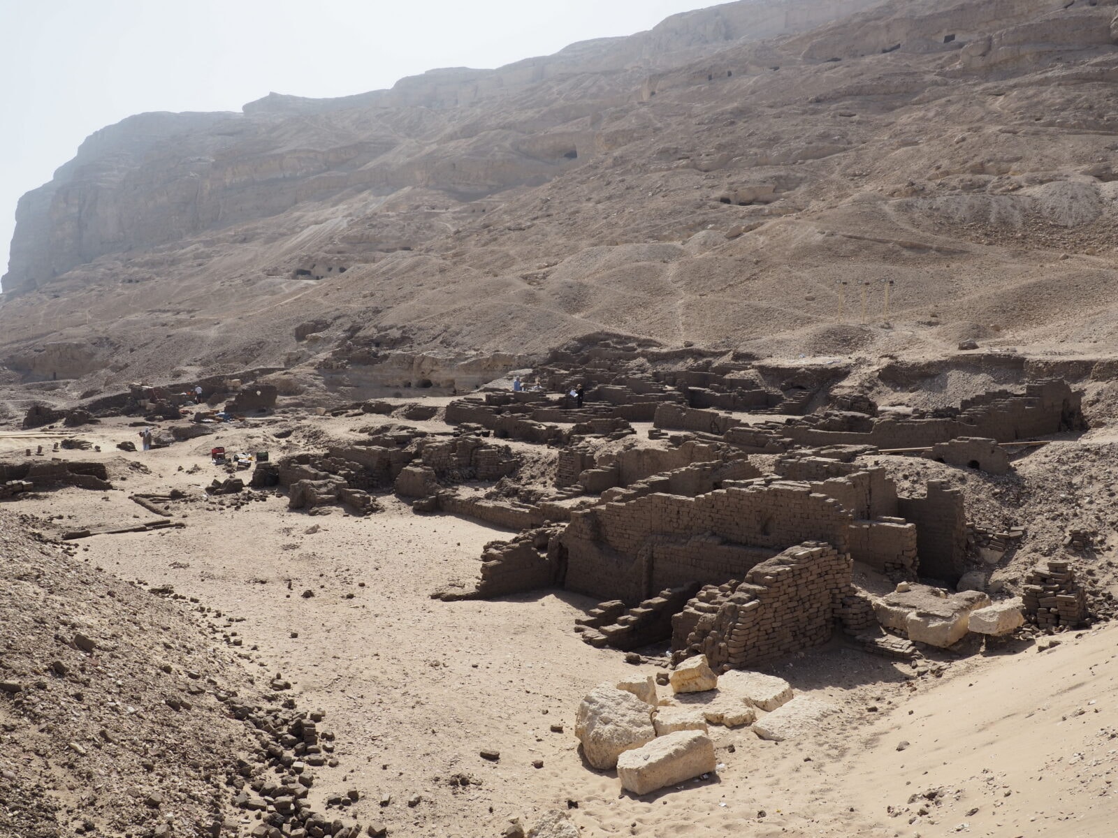 Archeolodzy odnaleźli największy na świecie zbiór ostrakonów. Co mówią o starożytnym świecie? 