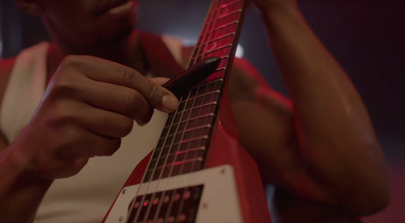 Seks-gadżety jako instrumenty? Gigant branży porno nagrał piosenkę (nie on pierwszy gra seksem)