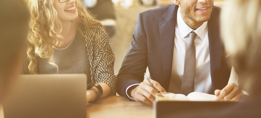 Jak się dogadywać w pracy? Na początek wyrzuć słowa „hamulce” i słowa „zapychacze”