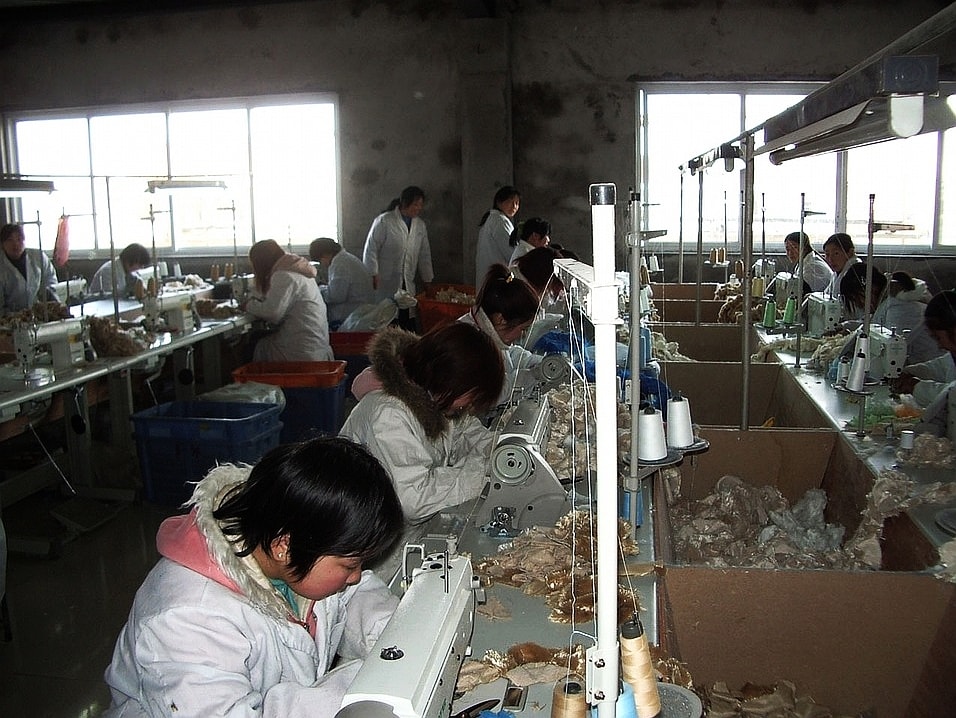 Prawdziwy Św. Mikołaj i Elfy są z Chin. Oto jak działają fabryki prezentów