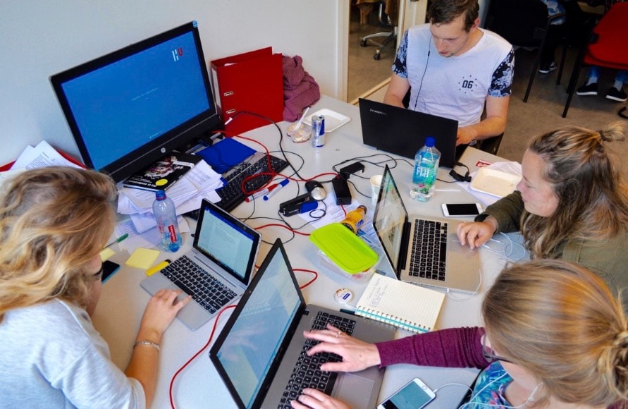 Badania na studentach: co pomaga znaleźć pracę? Są 2 główne czynniki