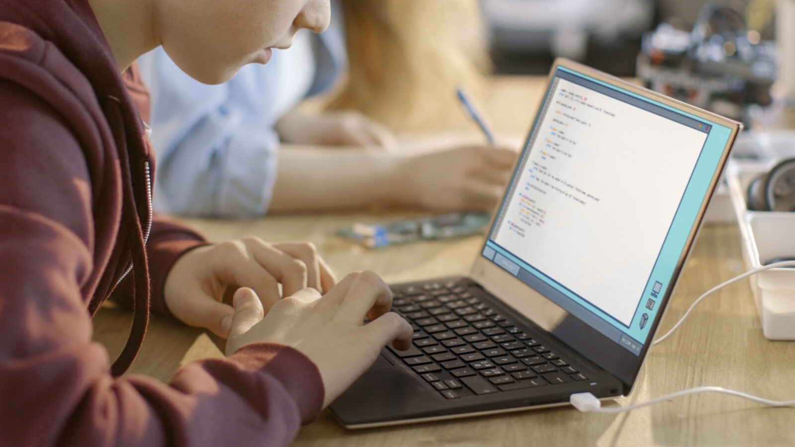 Tylko 15% polskich dzieci uczy się programowania. Jakie są tego powody? [RAPORT]