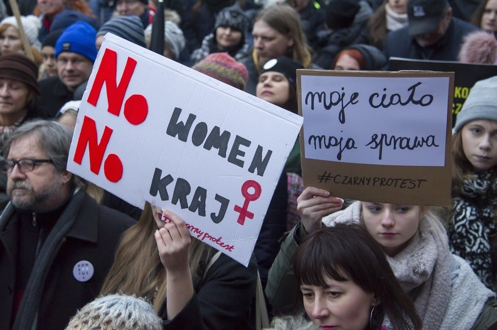 Pełna kontrola i kult dziewictwa. Dyskryminacja kobiet. Od zawsze. W każdej kulturze