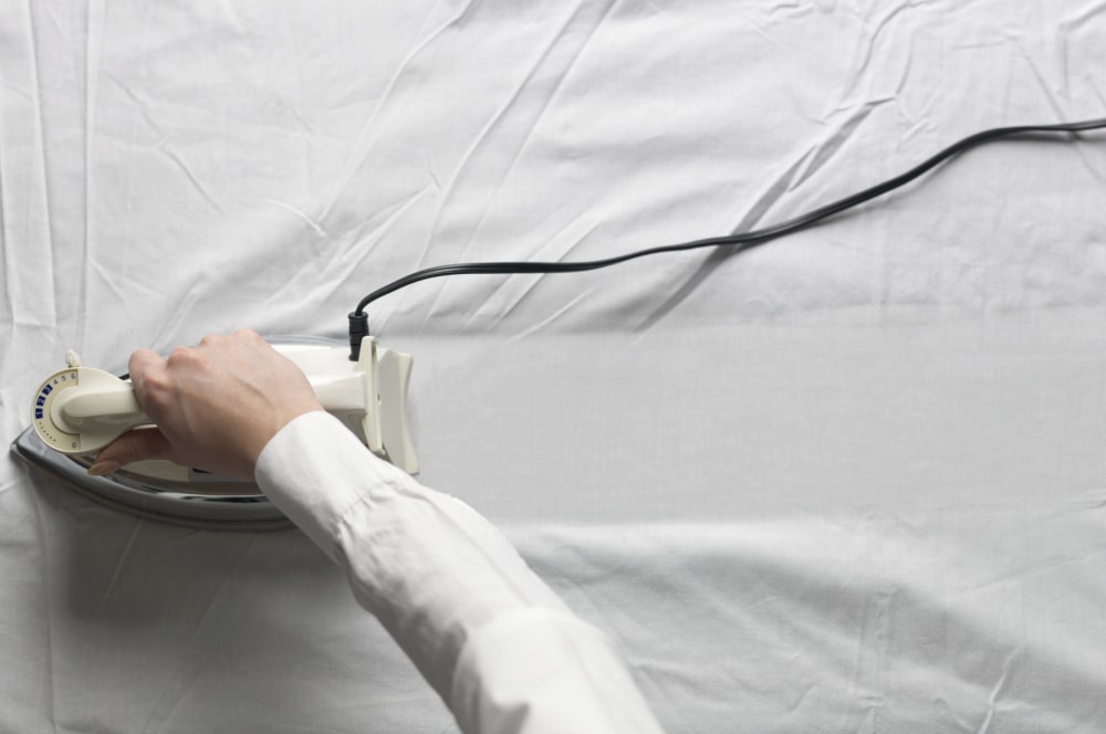 Ludzkość od zawsze miała sposoby na zmarszczki. Kąpiele w lodowatej wodzie, wcieranie wosku [ZESTAWIENIE]