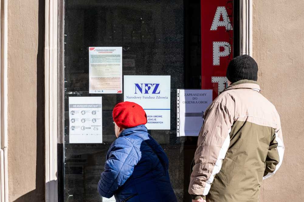 Koronawirus w Polsce. Trwa szturm na apteki