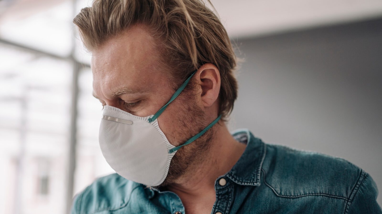 Jakie są najlepsze materiały na maseczki ochronne? Naukowcy to porównali