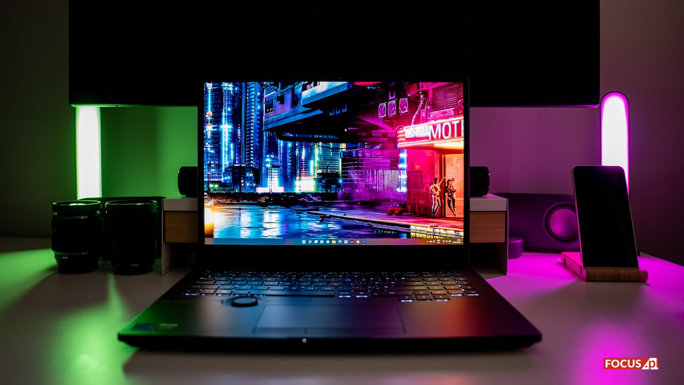 OLED do biura. Na tych laptopach ASUS-a chce się pracować