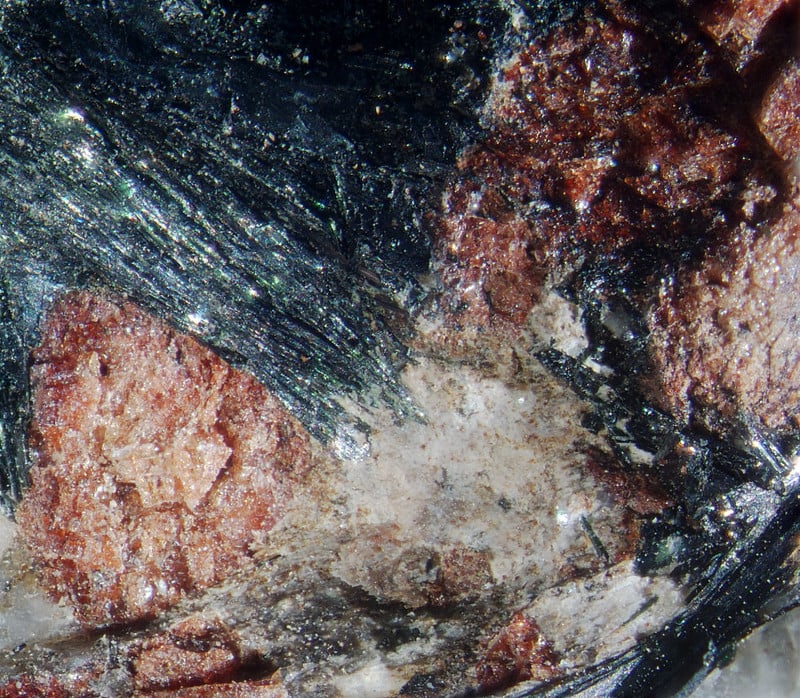 Zdjęcie minerału siudaitu, szerokość zdjęcia 8 mm / for. Łukasz Kruszewski