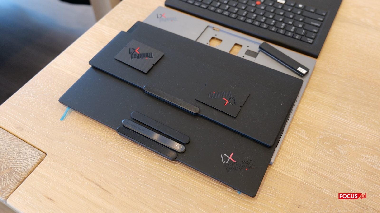 Charakterystyczne elementy wykończenia Lenovo ThinkPad Z13