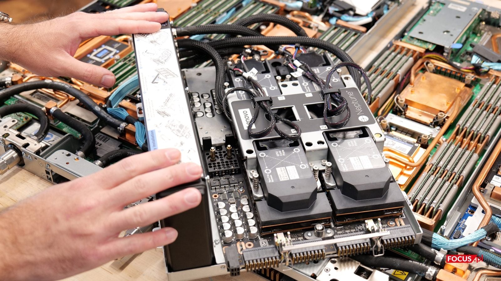 Widok z góry na chłodzenie Lenovo Neptune