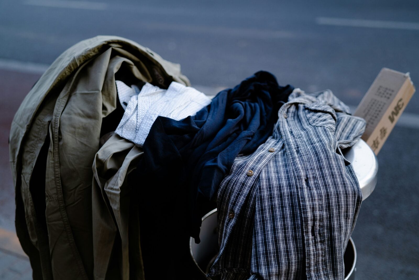 stare ubrania trzeba zanieść do pszok