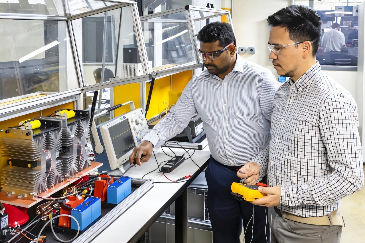 wyłącznik średniego napięcia w czasie testów