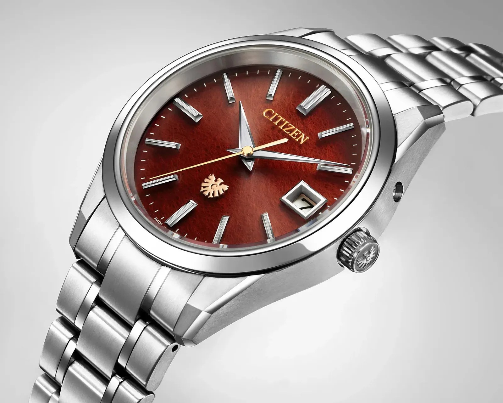 The Citizen AQ4100-65X z widoczną tytanową kopertą i bransoletą