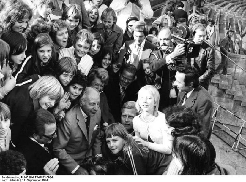 dzieci-z-berlina-i-prezydent-rfn-walter-scheel-w-1974-roku