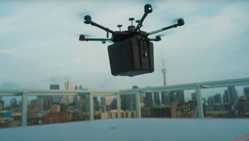 dron-przetransportowal-pluca-miedzy-dwoma-szpitalami-w-toronto-fot-youtube-unither-bioelectronics