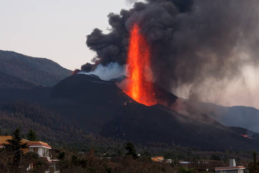 erupcja-cumbre-vieja-trwa-juz-43-dni-i-nic-nie-wskazuje-na-to-aby-wkrotce-miala-ustac-fot-getty-images