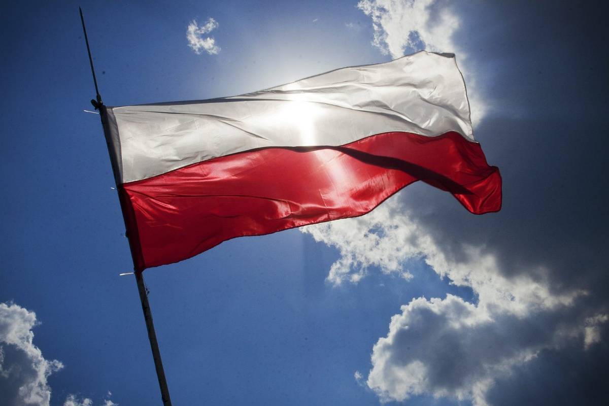 Flaga jak bomba: polski sztandar na Reichstagu